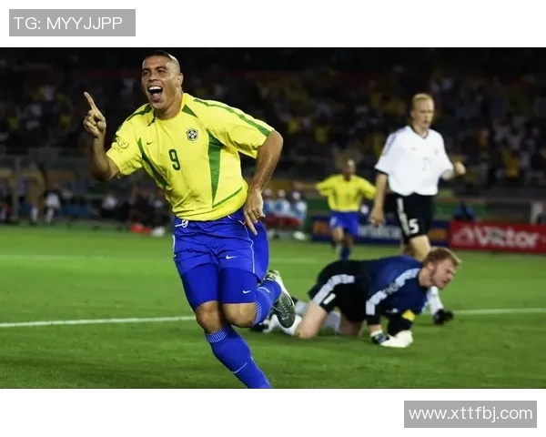 足球传奇罗纳尔多的名字背后那些鲜为人知的故事与成就 足球传奇罗纳尔多的名字背后那些鲜为人知的故事与成就